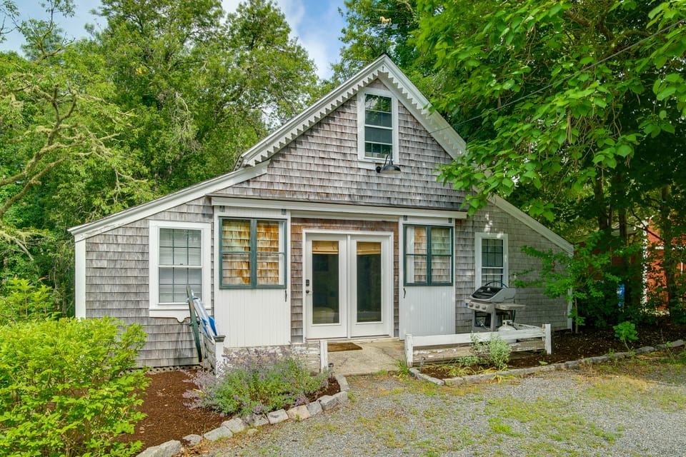 Access to Centerville's Resident Beaches! Cozy Gem Cottage in Barnstable