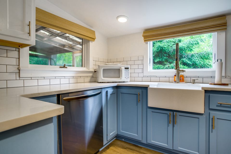 Access to Centerville's Resident Beaches! Cozy Gem Cottage in Barnstable