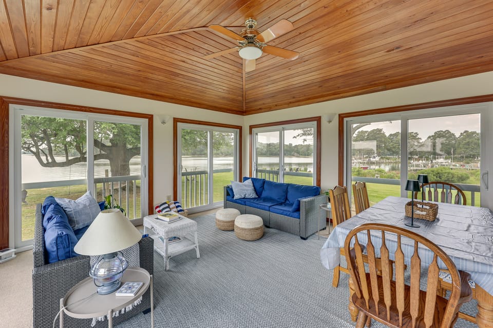 Waterfront Home with Large Yard, Dock & Bay View House in Virginia