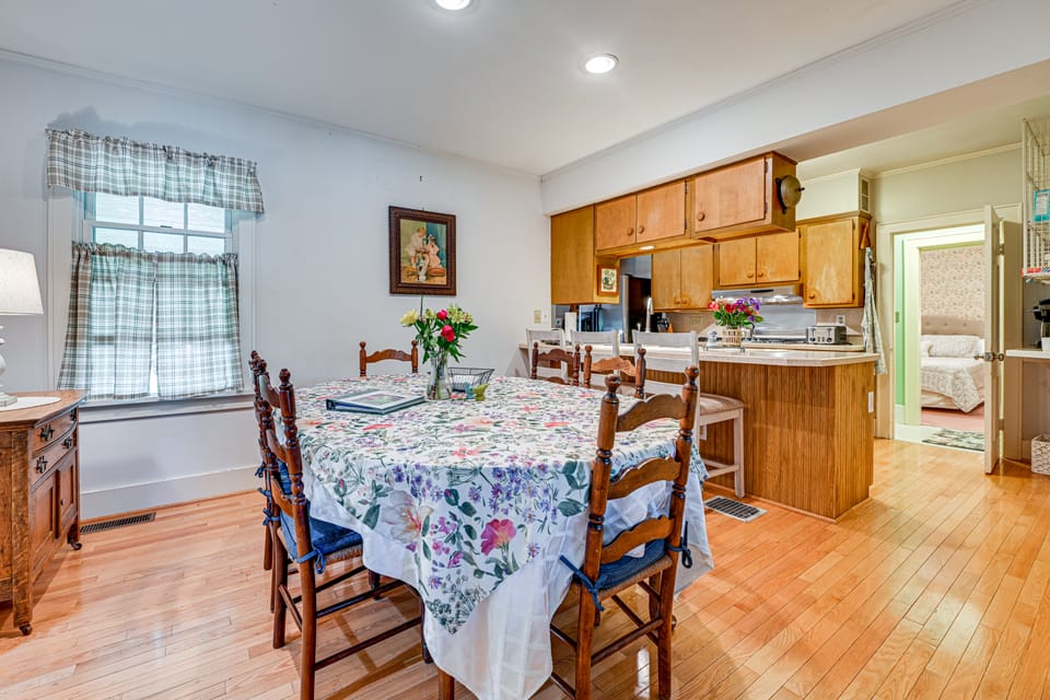 Iconic Finger Lakes Home Near Taughannock Falls House in Trumansburg