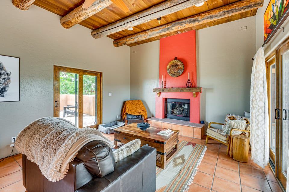 Adobe-Style Taos Home with Great Views! House in Ranchos De Taos