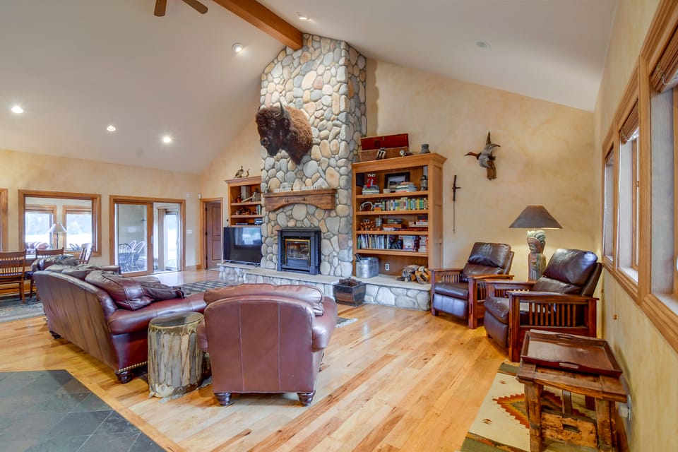 Colorado Riverfront Escape! Fish, Hike & Relax House in Colorado