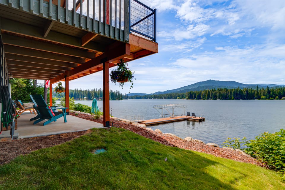 Private Dock, Deck & Yard: Luxe Sacheen Lake Home House in Washington