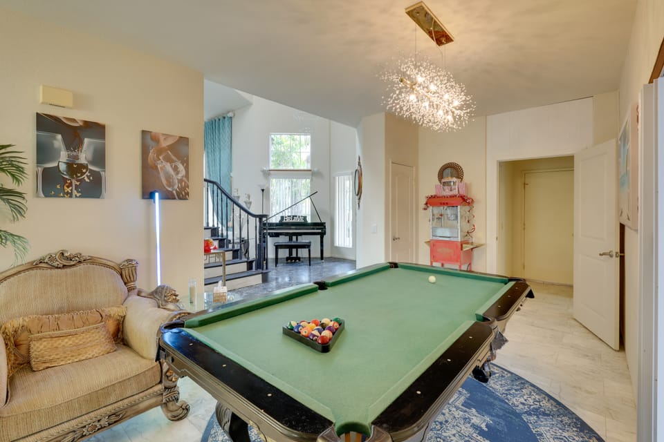 Hot Tub! Extended Escape 9 Mi to Oceanside Beach House in Oceanside