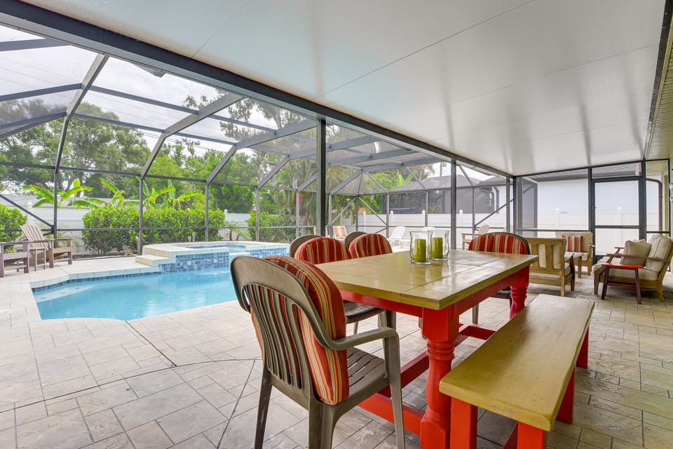4 Mi to Siesta Key Beach! Spacious Family Getaway House in Gulf Gate Estates
