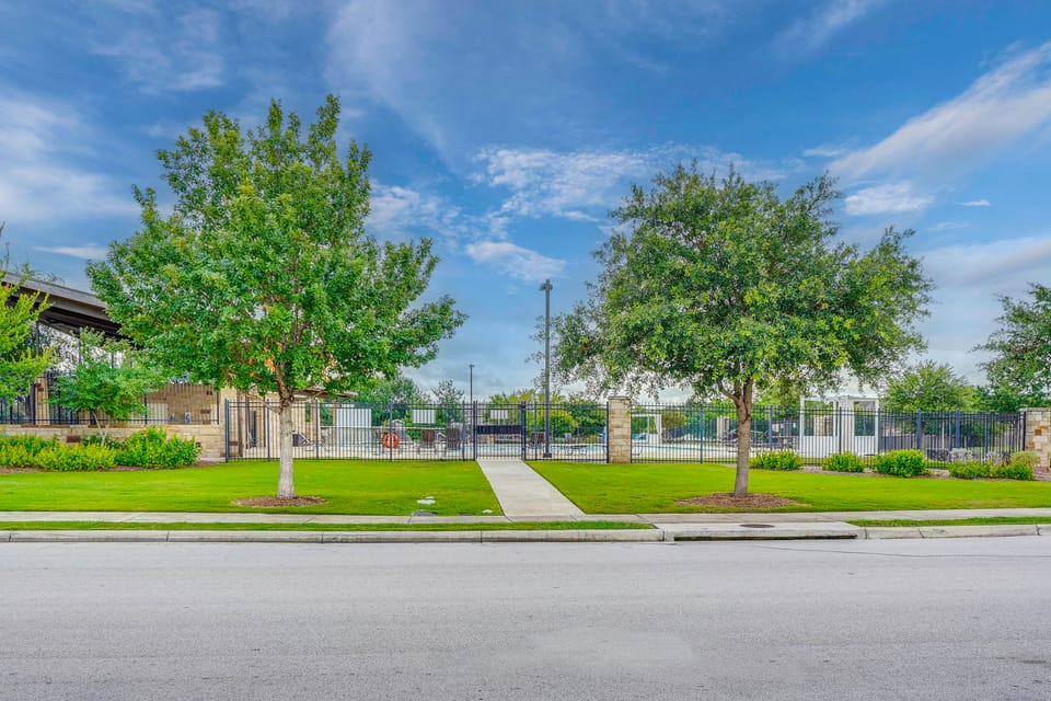 South Austin Hub Near Airport & McKinney Falls! House in Austin