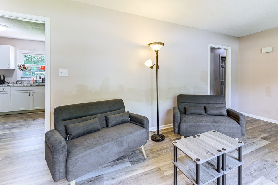 Jacksonville Retreat w/ Yard near Base & Beach House in Jacksonville