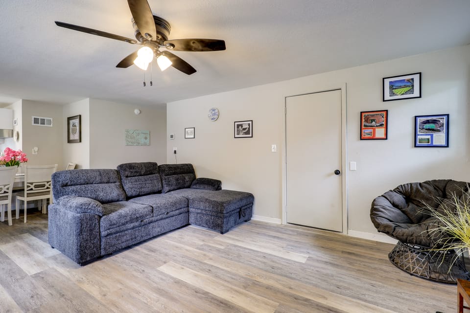 Half-Mi to Independence Square! Home w/ Ramp Entry House in Independence