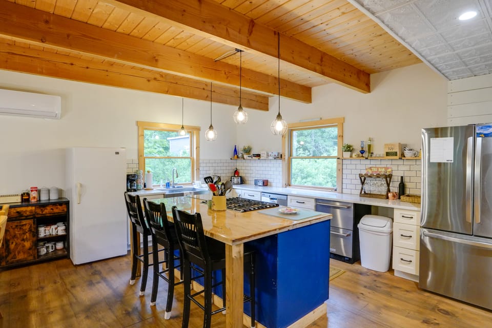Walk to the Water! Lake George Family Getaway House in Lake George
