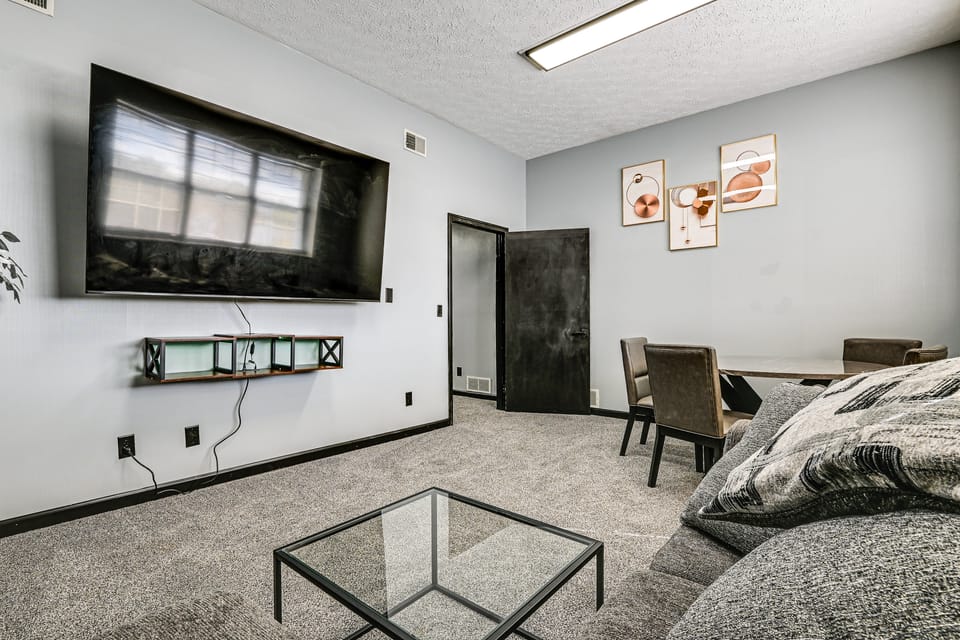 Shop & Stroll! Central Parkersburg Stay Near Dtwn Apartment in Parkersburg