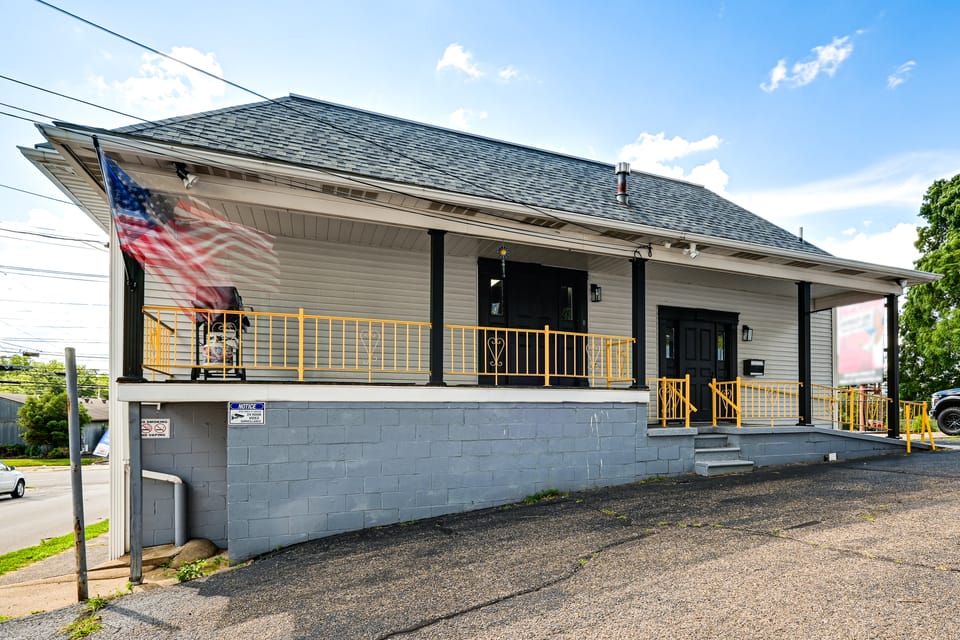 Shop & Stroll! Central Parkersburg Stay Near Dtwn Apartment in Parkersburg