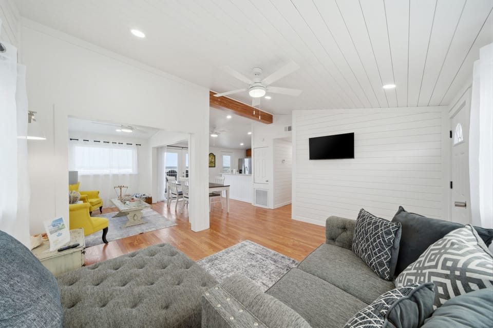 Group Retreat on Terramar Beach w/ BBQ-Ready Patio House in Galveston Island