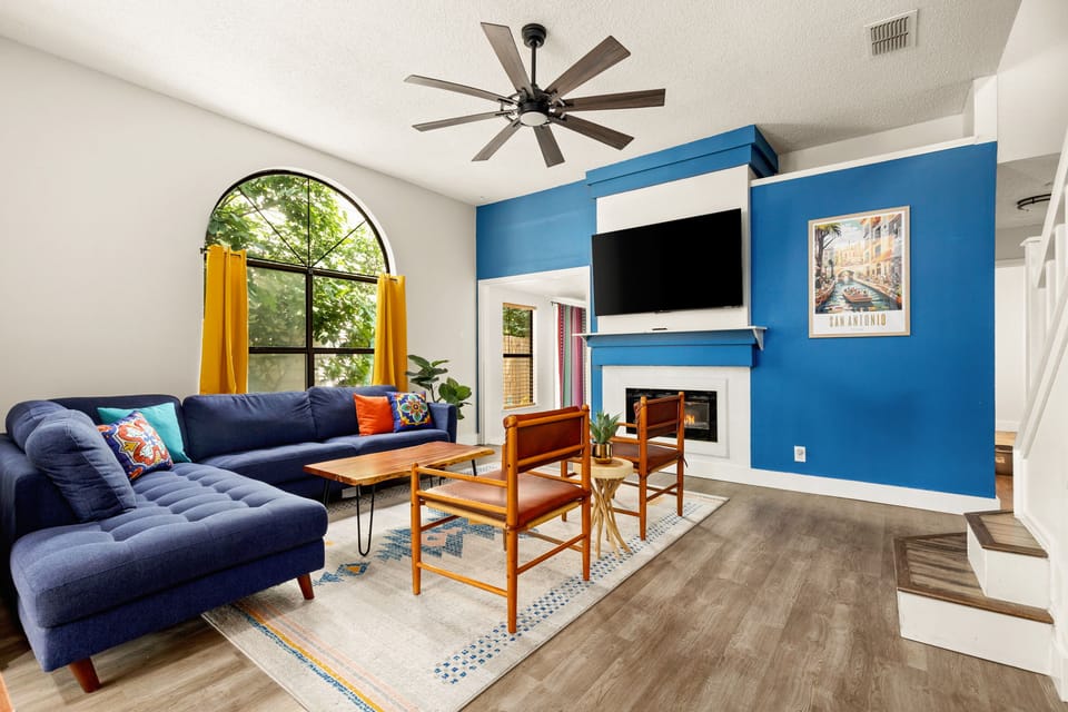 Private Pool! Family Getaway, 5 Mi to SeaWorld House in San Antonio