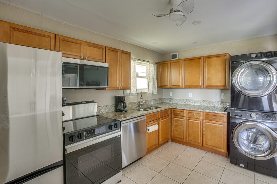 4 Mi to Beach Park! Canal-Front Port Charlotte Gem House in Port Charlotte