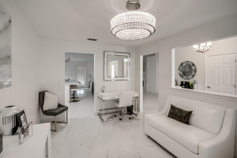 Modern Port St Lucie Home: Shop, Dine & Unwind House in Port Saint Lucie