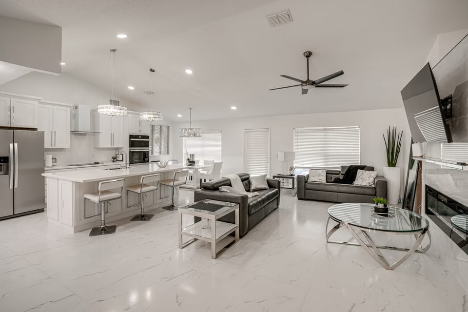 Modern Port St Lucie Home: Shop, Dine & Unwind House in Port Saint Lucie