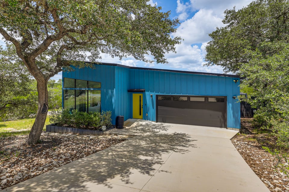 Sleek Home w/ Pool Overlooking Canyon Lake! House in Canyon Lake