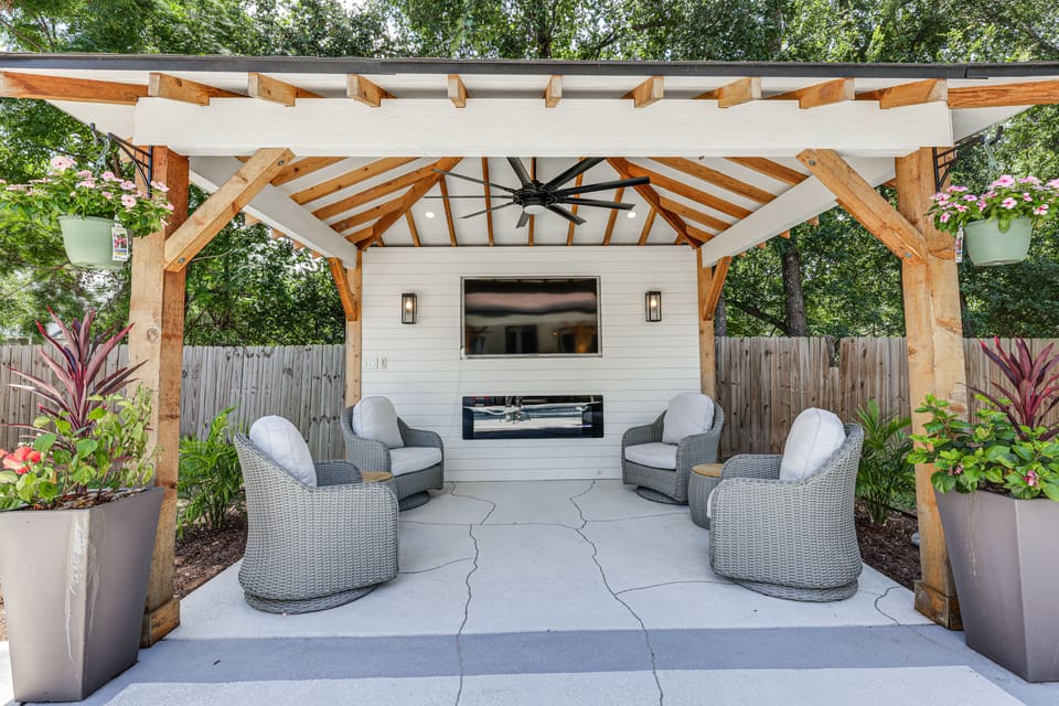 Patio Oasis | Beautiful Swimming Pool | Cabana! House in Sunset Valley