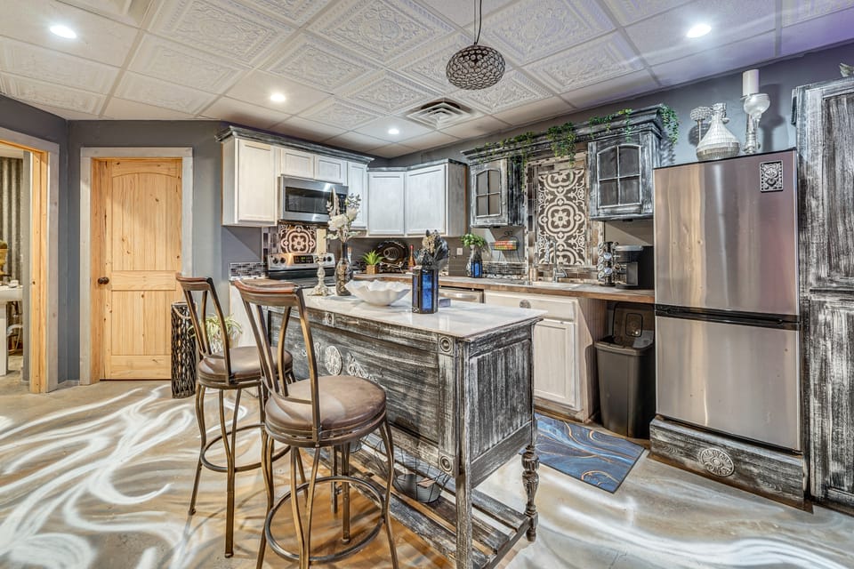 5 Min to Broken Bow Lake! Stylish Retreat w/ Deck Apartment in Oklahoma