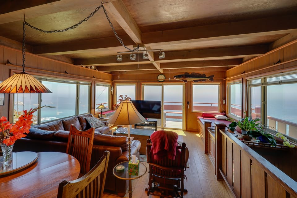 Big Sur Hideaway w/ Hot Tub, Ocean Views House in Sierra Nevada