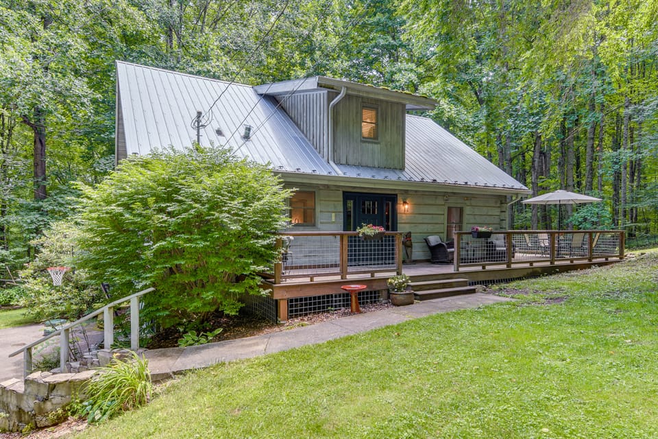 7 Acres w/ Trails! Waynesville Adventure Hub House in Maggie Valley
