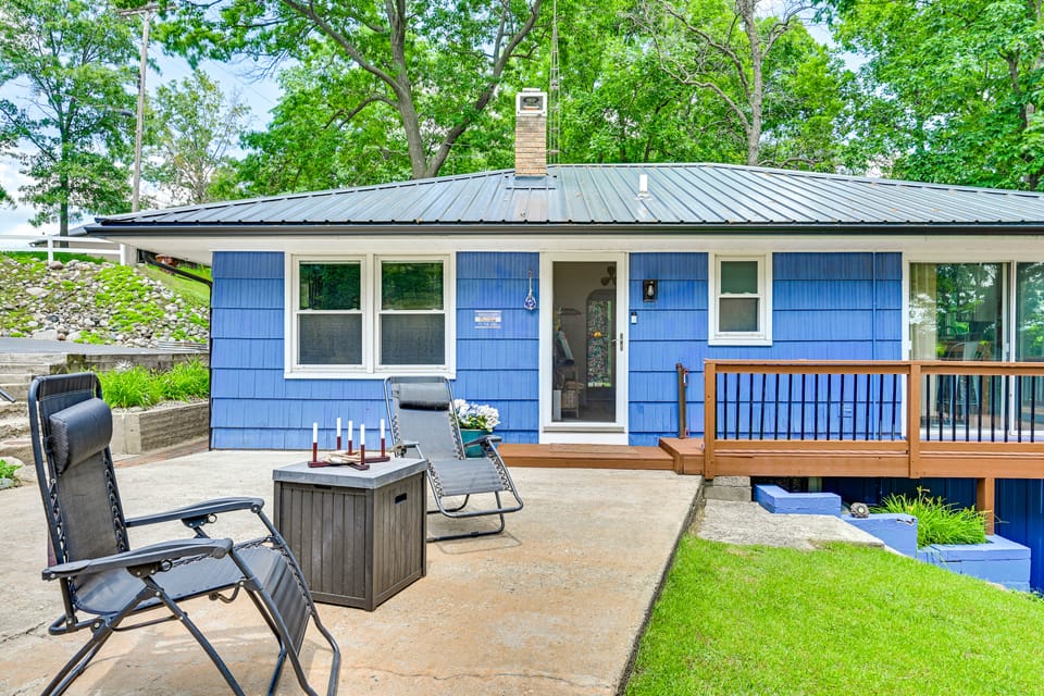 Lakefront Family Retreat in Battle Creek w/ Dock Cottage in Michigan