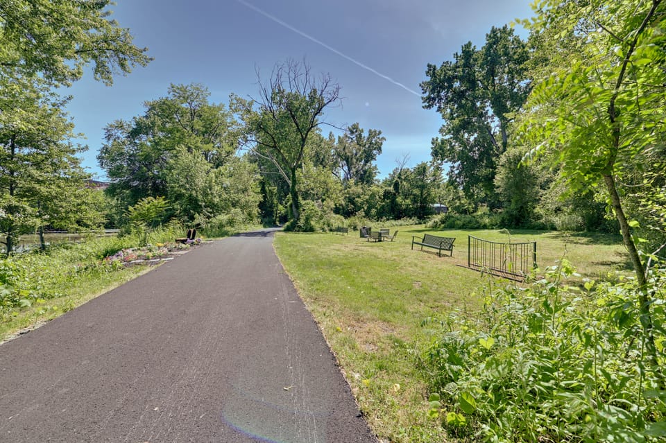 Steps to Mohawk River! 22 Mi to Saratoga Ractrack! House in Saratoga