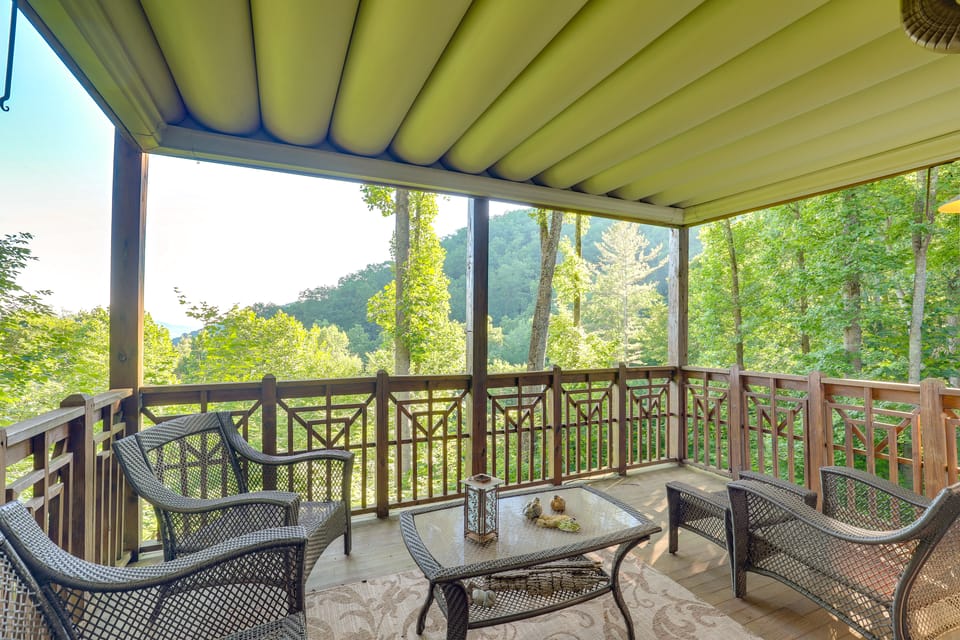 Private Balcony! Mtn-View Sanctuary in Burnsville Apartment in Tennessee