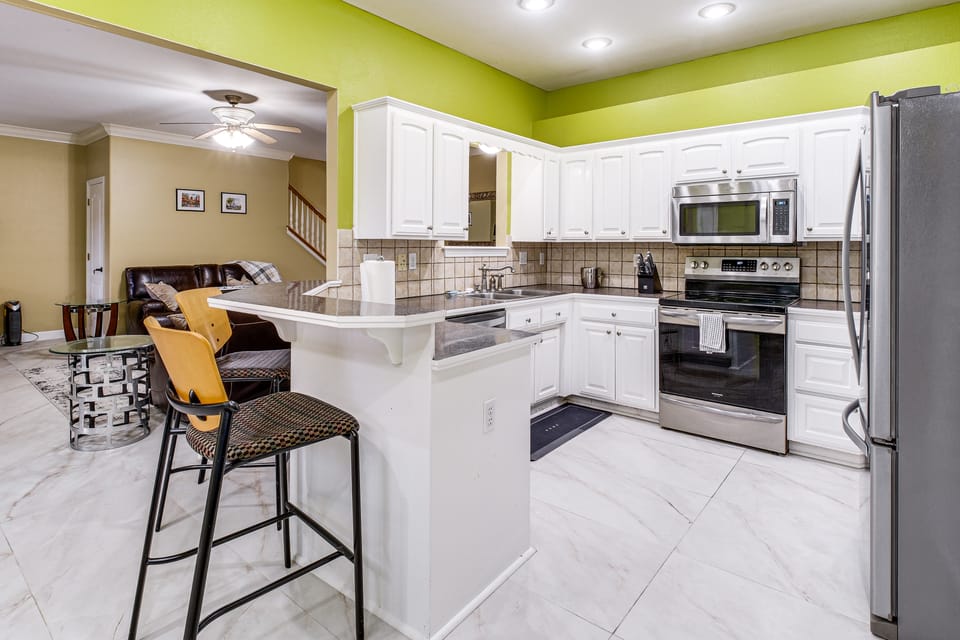 5 Mi to Coler MTB Preserve! Family Home w/ Yard House in Rogers