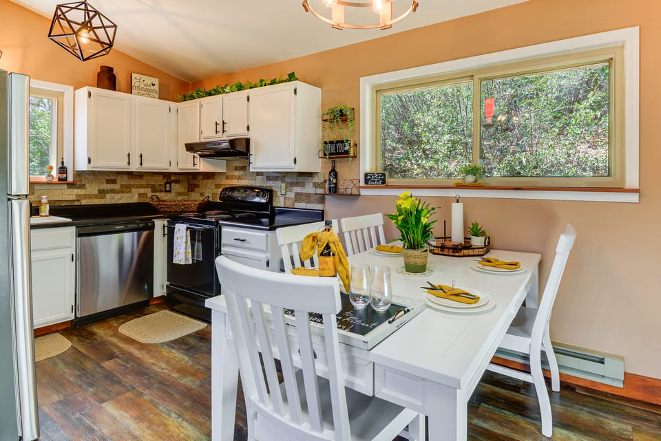 < 2 Mi to Whiskey Row! Mtn-View Adventure Basecamp House in Prescott