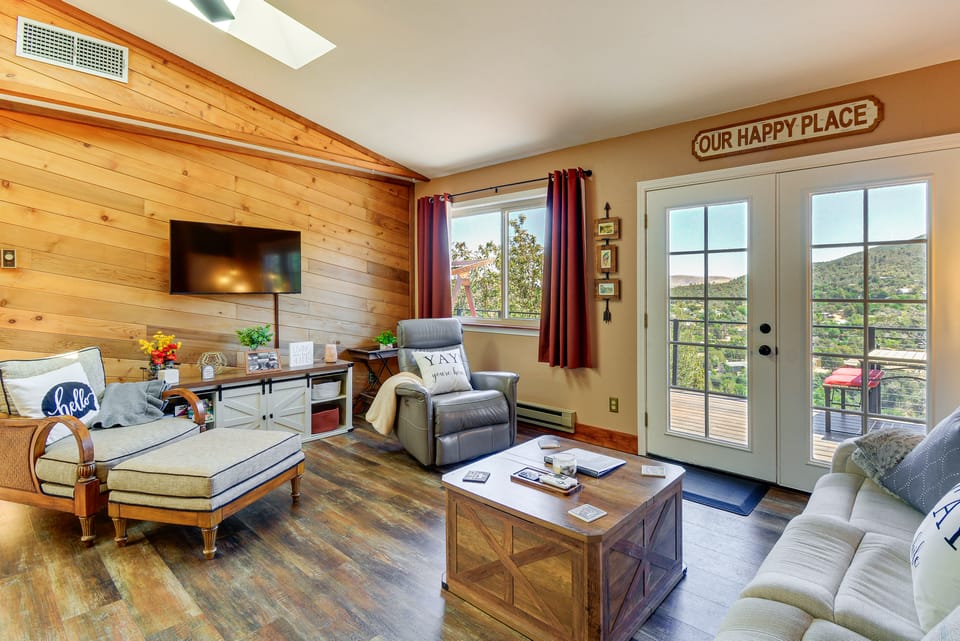 < 2 Mi to Whiskey Row! Mtn-View Adventure Basecamp House in Prescott