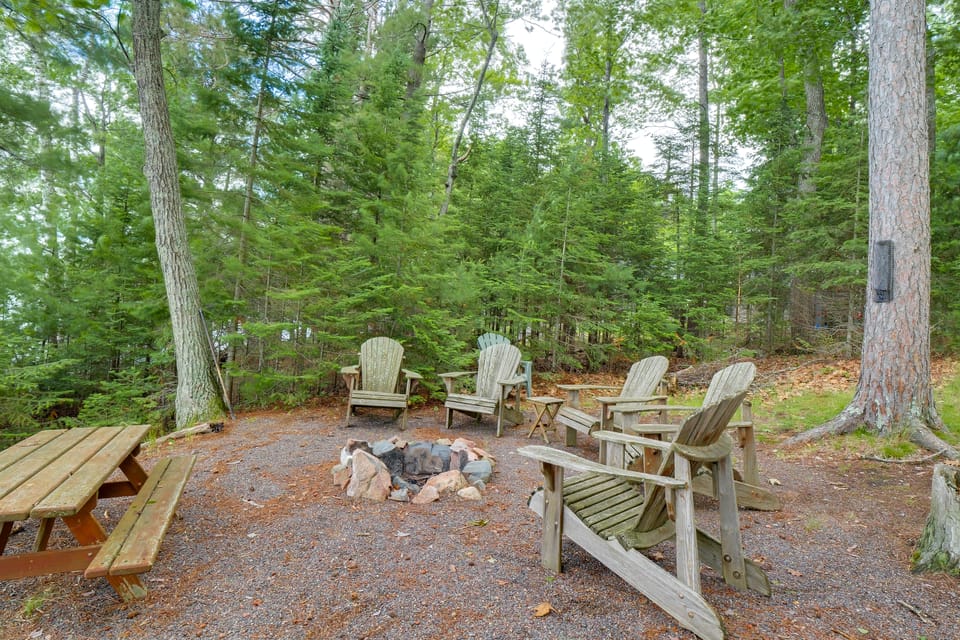4 Mi to Lake: Cabin in Chequamegon Nat’l Forest House in Spider Lake