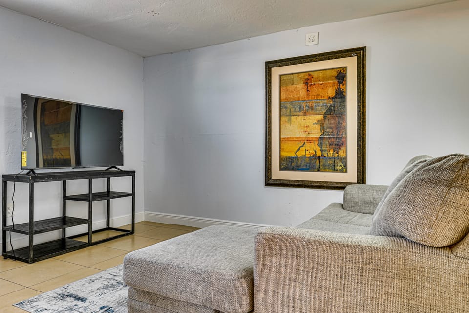 Fort Myers Escape near Downtown & Beach w/ Parking Apartment in Fort Myers