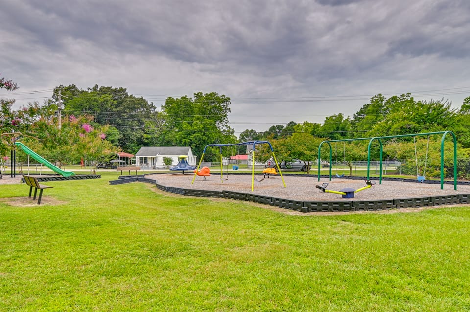 Walk to Park! Family Retreat w/ Yard in Lumberton House in Lumberton