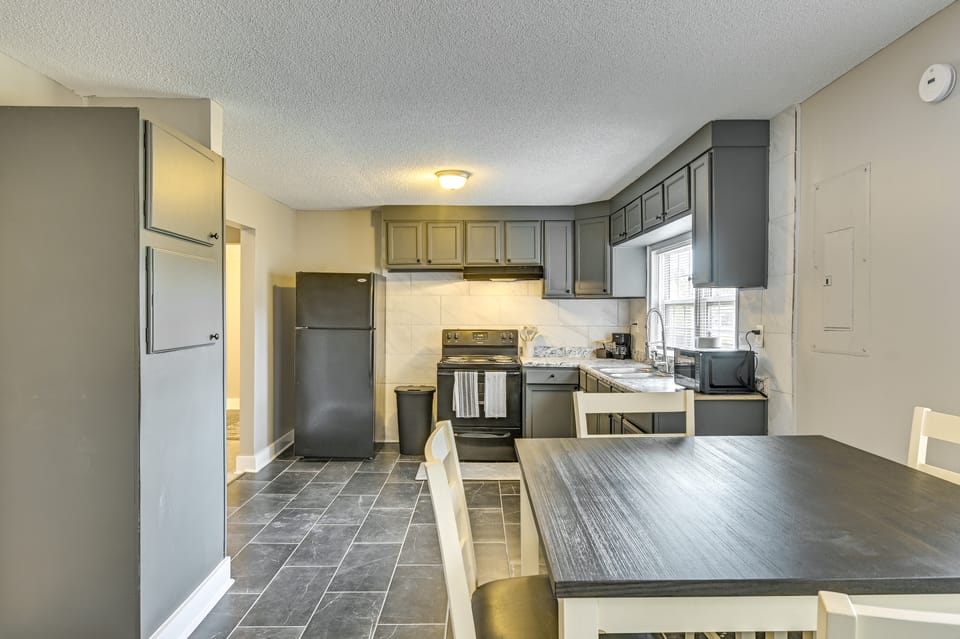 Walk to Park! Family Retreat w/ Yard in Lumberton House in Lumberton
