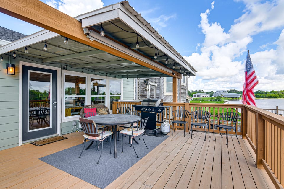 Waterfront 2-Unit Combo w/ Dock in Dickinson House in League City