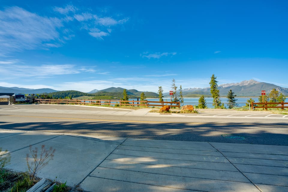 Balcony w/ Lake & Mtn Views! Walkable Dillon Condo Apartment in Dillon