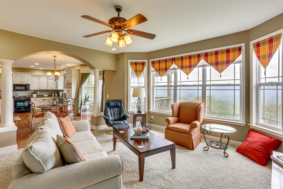 Beautiful Views of Lookout Mtn and Valley Below House in Alabama