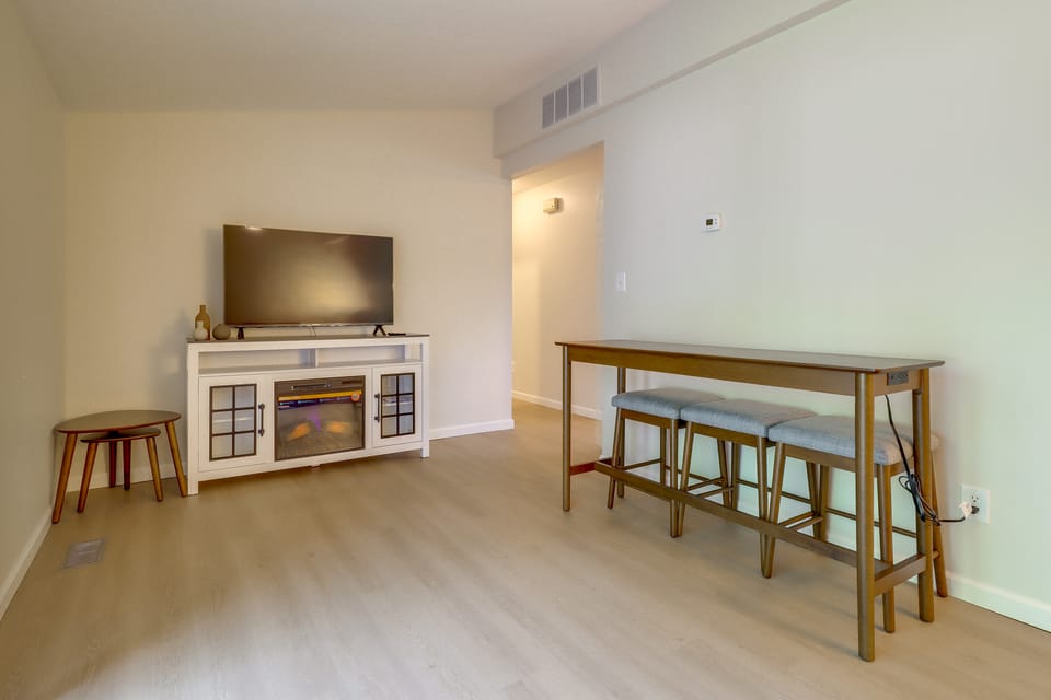 4 Mi to U-M Campus! Quiet Family Home w/ Yard House in Ann Arbor