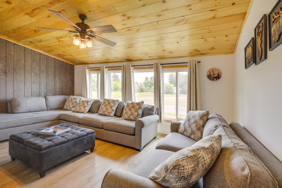 6 Mi to Lake Superior! All-Season Family Retreat House in Wisconsin