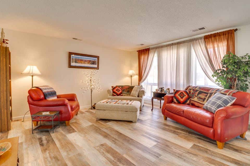 2 Mi to Intel: Extended-Stay Retreat w/ Patio House in Rio Rancho