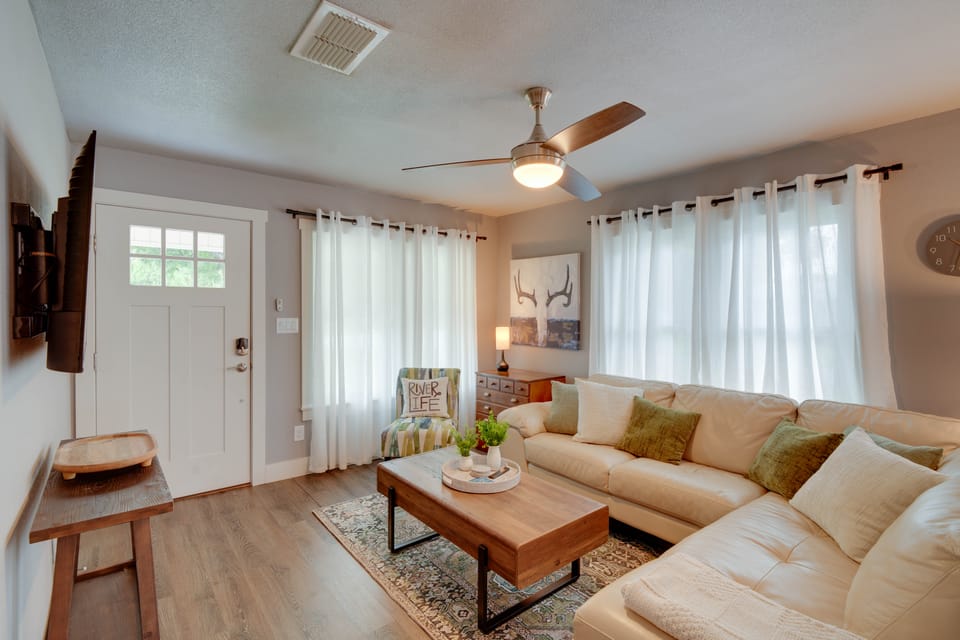 Extended Hill Country Haven! Modern Home By Gruene House in New Braunfels