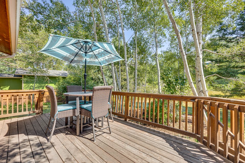 1 Mi to Pikes Peak! Creekside Family Hideaway House in Cascade-Chipita Park