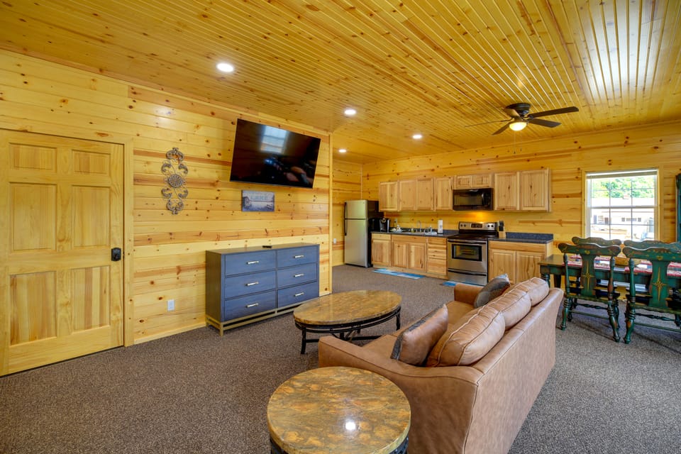 Boat, Fish, Swim! Draper Unit w/ Lake-View Deck Apartment in Claytor Lake