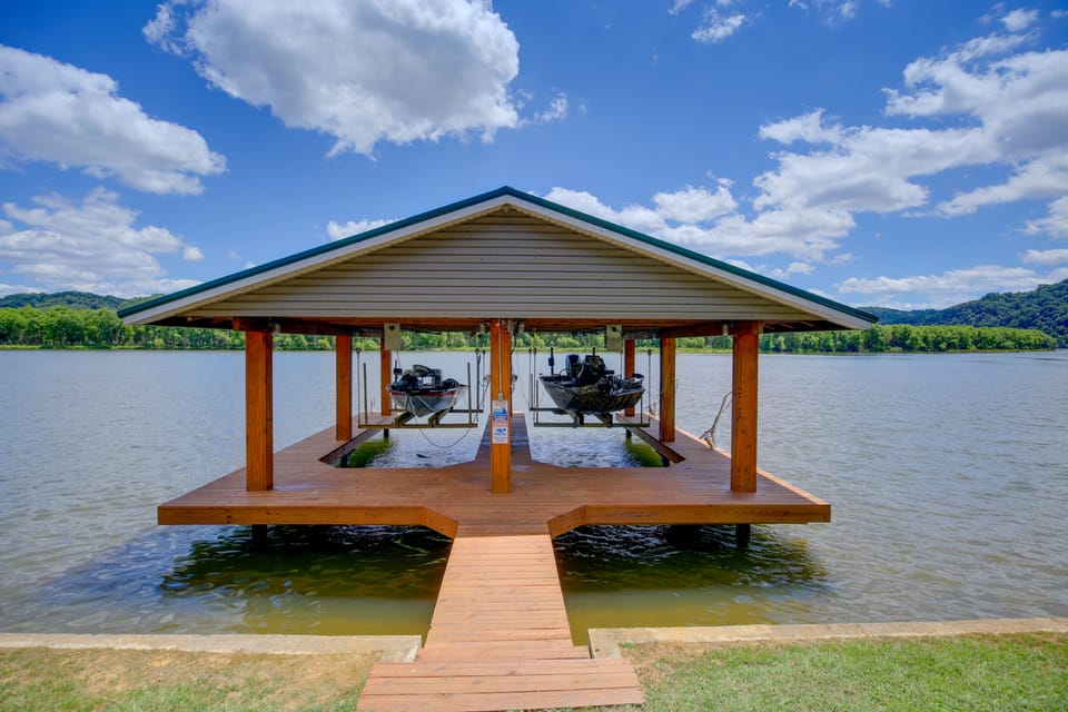 Boat, Fish, Swim! Draper Unit w/ Lake-View Deck Apartment in Claytor Lake