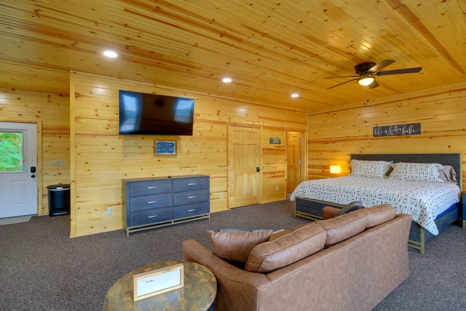 Claytor Lake Studio w/ Dock Access & Hiking Nearby House in Claytor Lake