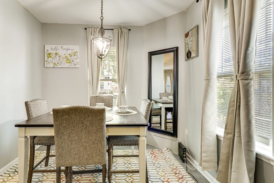 2 Mi to Dtwn! Jacksonville Escape w/ Private Yard House in Jacksonville
