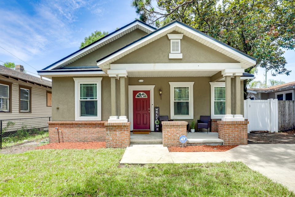 2 Mi to Dtwn! Jacksonville Escape w/ Private Yard House in Jacksonville