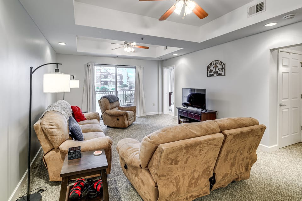 Walk to Bristol Motor Speedway: Retreat w/ Pool! Apartment in Bristol