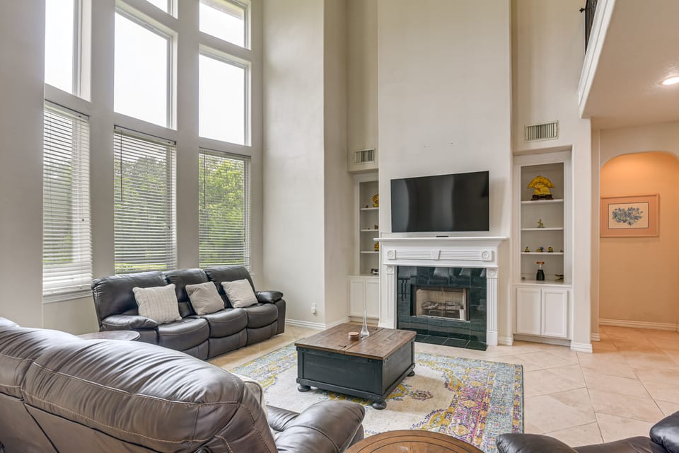 4,500-Sq-Ft Group Getaway Near Gulf Coast House in League City